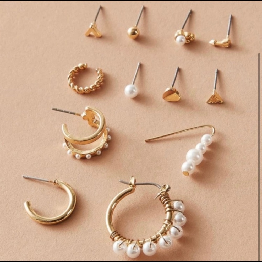 🆕3/$30 Gold 12pc Faux Pearl Earrings - Picture 2 of 2